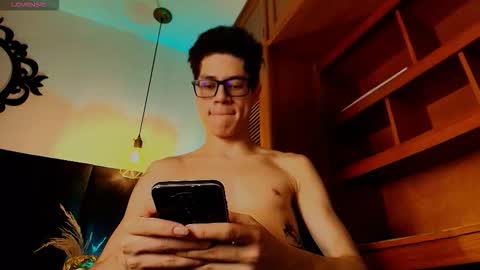 Snapshot of wolfan_sky chatting on November 2025 11:21:01 AM W O L F online show from November 2025 11:21:01 AM