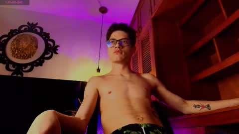 Snapshot of wolfan_sky chatting on November 2025 11:43:02 AM W O L F online show from November 2025 11:43:02 AM