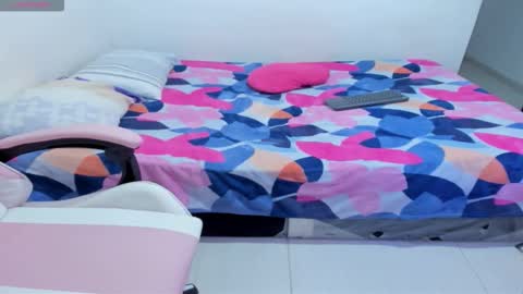 Snapshot of woman_rosse chatting on December 2025 06:24:02 PM woman_rosse online show from December 2025 06:24:02 PM