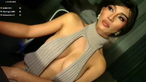 Julia online show from May 2026 07:30:02 PM