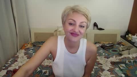 Snapshot of women_pleasures chatting on January 2025 11:52:02 PM women_pleasures online show from January 2025 11:52:02 PM