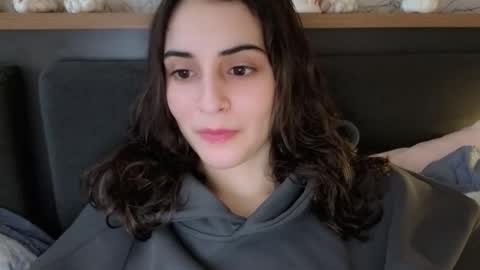 Stia online show from December 2025 05:47:01 AM