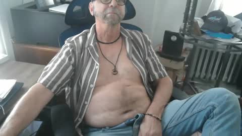 woodworker6473 online show from June 2026 06:56:01 PM