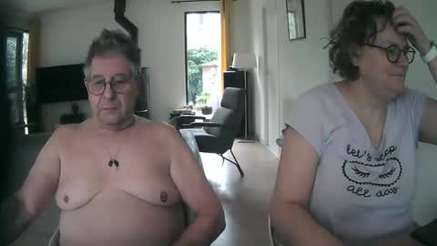 Snapshot of woodwurm chatting on January 2025 09:57:02 AM woodwurm and Snoeske online show from January 2025 09:57:02 AM