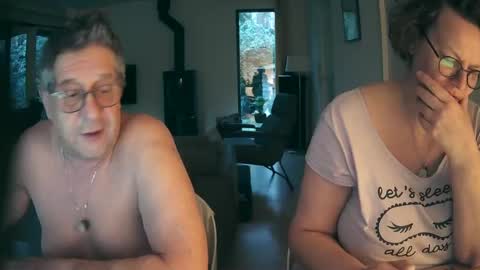 Snapshot of woodwurm chatting on January 2025 07:22:01 AM woodwurm and Snoeske online show from January 2025 07:22:01 AM