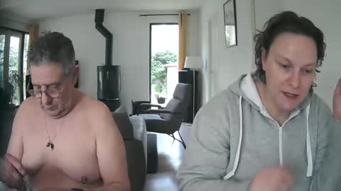 Snapshot of woodwurm chatting on February 2025 12:37:01 PM woodwurm and Snoeske online show from February 2025 12:37:01 PM