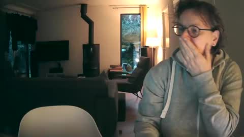 Snapshot of woodwurm chatting on February 2025 07:07:01 AM woodwurm and Snoeske online show from February 2025 07:07:01 AM