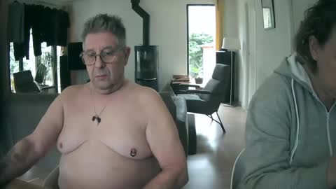 Snapshot of woodwurm chatting on February 2025 10:08:02 AM woodwurm and Snoeske online show from February 2025 10:08:02 AM