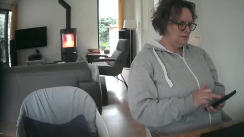 Snapshot of woodwurm chatting on February 2025 01:11:02 PM woodwurm and Snoeske online show from February 2025 01:11:02 PM