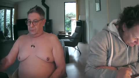 Snapshot of woodwurm chatting on February 2025 08:20:02 AM woodwurm and Snoeske online show from February 2025 08:20:02 AM