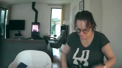 Snapshot of woodwurm chatting on February 2025 04:04:01 PM woodwurm and Snoeske online show from February 2025 04:04:01 PM