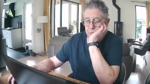 Snapshot of woodwurm chatting on February 2025 12:22:02 PM woodwurm and Snoeske online show from February 2025 12:22:02 PM