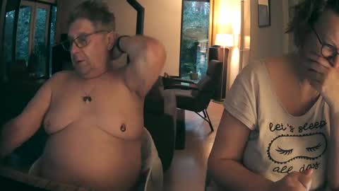 Snapshot of woodwurm chatting on February 2025 06:44:01 AM woodwurm and Snoeske online show from February 2025 06:44:01 AM