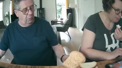 Snapshot of woodwurm chatting on February 2025 12:05:02 PM woodwurm and Snoeske online show from February 2025 12:05:02 PM