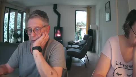 Snapshot of woodwurm chatting on February 2025 04:45:02 PM woodwurm and Snoeske online show from February 2025 04:45:02 PM