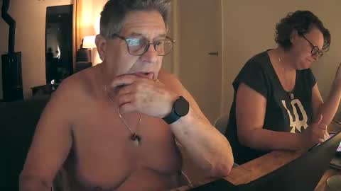 Snapshot of woodwurm chatting on March 2025 05:40:01 AM woodwurm and Snoeske online show from March 2025 05:40:01 AM