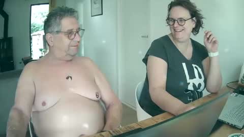 Snapshot of woodwurm chatting on March 2025 10:52:01 AM woodwurm and Snoeske online show from March 2025 10:52:01 AM