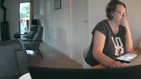 Snapshot of woodwurm chatting on March 2025 06:13:02 AM woodwurm and Snoeske online show from March 2025 06:13:02 AM