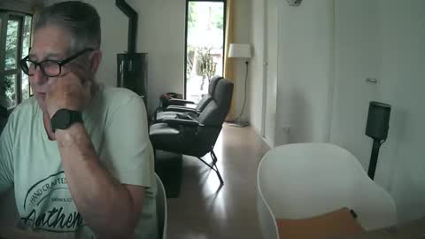 Snapshot of woodwurm chatting on September 2025 03:46:02 PM woodwurm and Snoeske online show from September 2025 03:46:02 PM