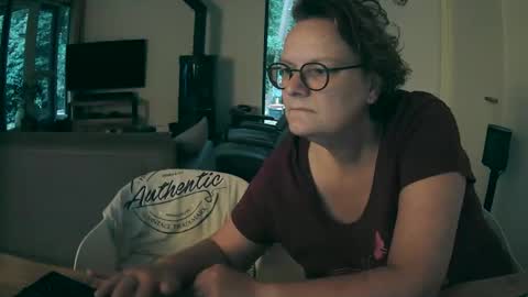 Snapshot of woodwurm chatting on September 2025 05:56:01 AM woodwurm and Snoeske online show from September 2025 05:56:01 AM