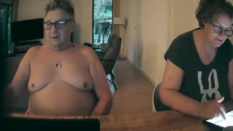 Snapshot of woodwurm chatting on October 2025 06:16:02 AM woodwurm and Snoeske online show from October 2025 06:16:02 AM