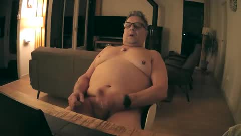 Snapshot of woodwurm chatting on February 2026 06:19:02 AM woodwurm and Snoeske online show from February 2026 06:19:02 AM