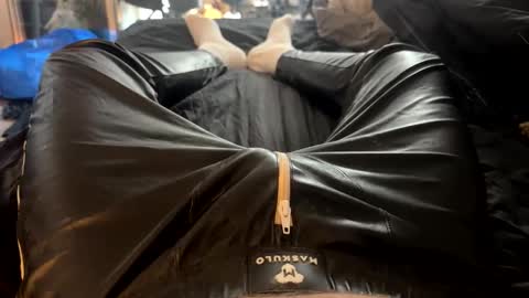 Snapshot of woodyt85 chatting on September 2025 01:15:02 PM Horny Leather Lad leather rubber online show from September 2025 01:15:02 PM