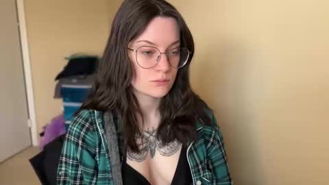 Lucina online show from February 2025 03:49:01 PM