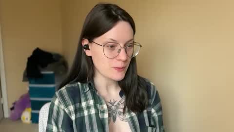 Lucina online show from February 2025 06:10:02 PM