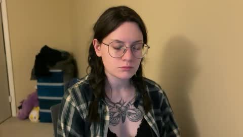 Lucina online show from February 2025 12:16:01 AM