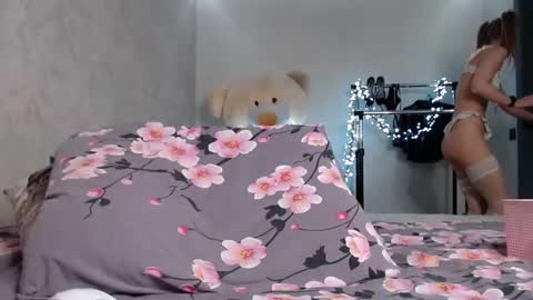 Snapshot of wow_blonde chatting on October 2025 11:53:02 AM Lily online show from October 2025 11:53:02 AM