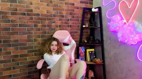 wowbritney online show from November 2025 06:18:01 PM