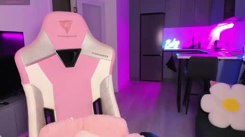 Emi online show from September 2025 05:07:02 PM