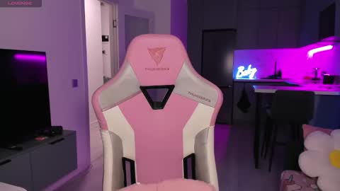 Emi online show from October 2025 04:08:01 PM