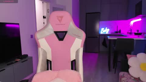 Emi online show from October 2025 04:07:02 PM