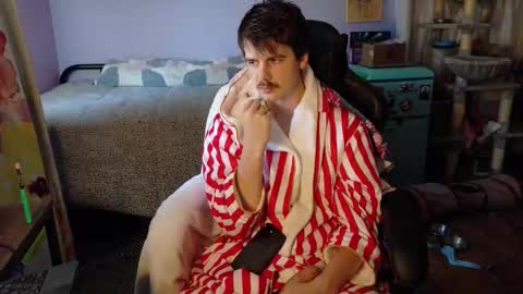 Wyatt online show from November 2025 07:03:01 PM