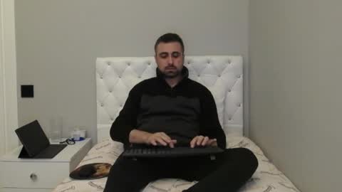 Snapshot of x_____0_____x chatting on April 2026 10:14:02 PM Mr. Lonely online show from April 2026 10:14:02 PM