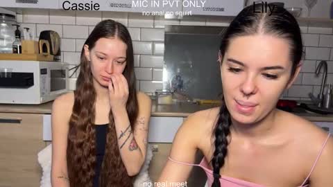 wiwi clap clap cat baby girl online show from February 2026 10:36:02 AM