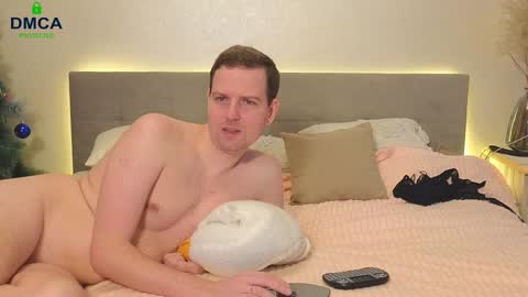 Snapshot of x_sweety_couple_x chatting on December 2024 03:43:01 AM x_sweety_couple_x online show from December 2024 03:43:01 AM