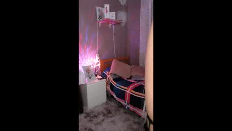Snapshot of xararouxxx chatting on October 2025 07:34:01 PM       S A R A      100K followers online show from October 2025 07:34:01 PM