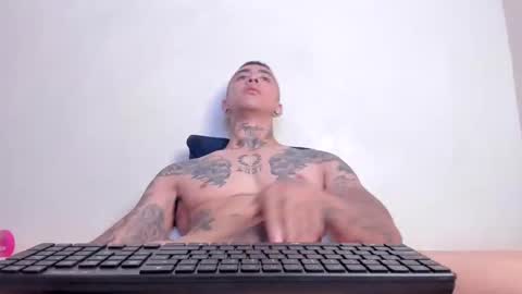 Snapshot of xavier_days chatting on November 2025 10:42:02 PM sebas online show from November 2025 10:42:02 PM