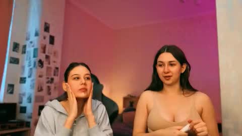 Evashort hair and Olivia long hair online show from February 2026 06:50:01 AM