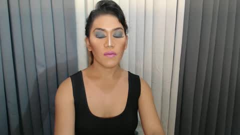 GWEN THOMPSON .......   online show from January 2025 08:13:02 AM