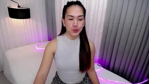 GWEN THOMPSON .......   online show from September 2025 04:18:02 PM