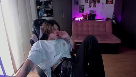 xIce Boy online show from May 2026 07:33:01 PM