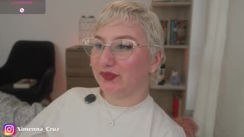 Snapshot of ximenna_cruz_ chatting on November 2025 09:26:02 PM Xime Independent Artist online show from November 2025 09:26:02 PM