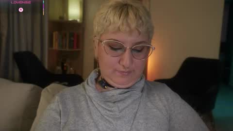 Snapshot of ximenna_cruz_ chatting on December 2025 08:40:01 PM Xime Independent Artist online show from December 2025 08:40:01 PM