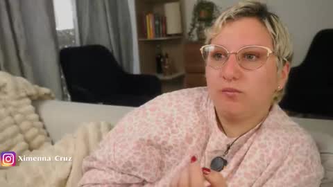 Snapshot of ximenna_cruz_ chatting on February 2026 02:12:02 PM Xime Independent Artist online show from February 2026 02:12:02 PM