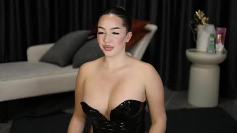 Julia online show from November 2025 09:58:02 PM