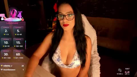 Lara online show from September 2025 09:06:02 PM